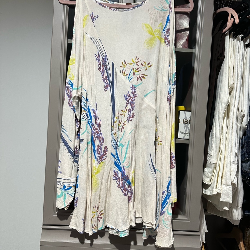 Beautiful tunic - Picture 2 of 2